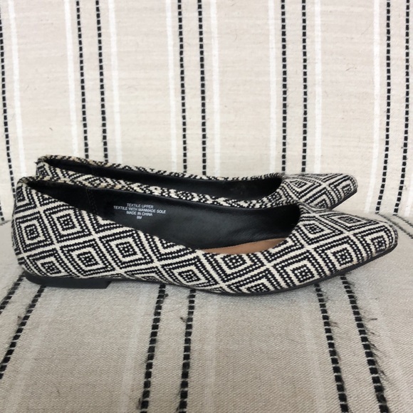 Black & White Pointed Toe LOFT Flats - Picture 7 of 8